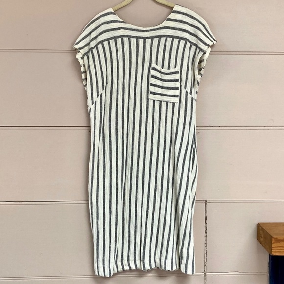 Olive & Oak Dresses & Skirts - Olive & Oak Striped Crewneck Dress with Pockets